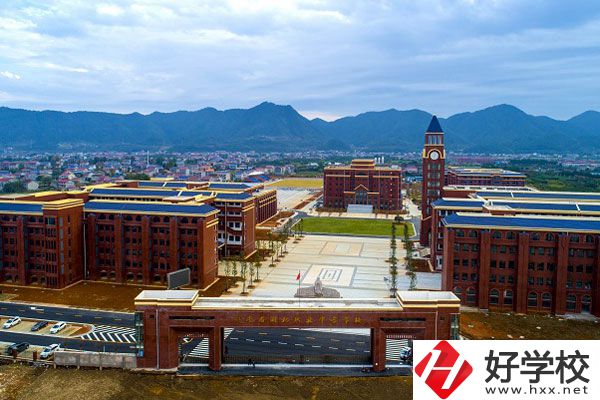 湘北職業中專學校是公辦的還是民辦的？在哪里？