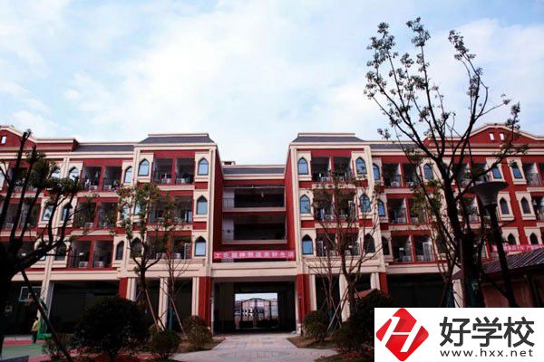 長沙湘麓醫藥中等職業技術學校