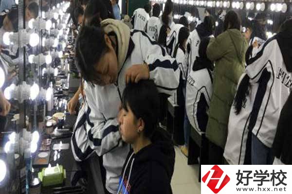 鳳凰縣職業中專實訓室