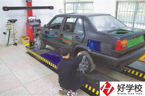 湖南兵器工業高級技工學校實訓室