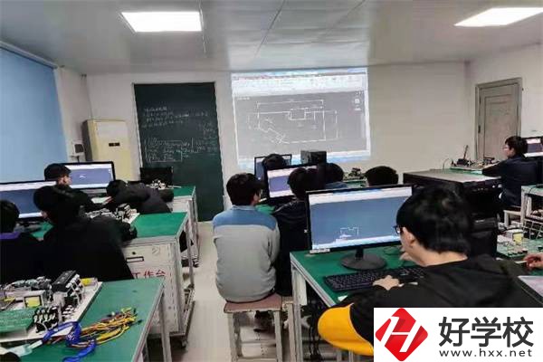 攸縣有幾所私立中職學校？私立學?？孔V嗎？