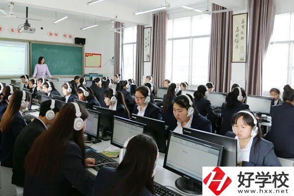 在張家界讀技?？梢钥即髮W嗎？有哪些技校推薦？