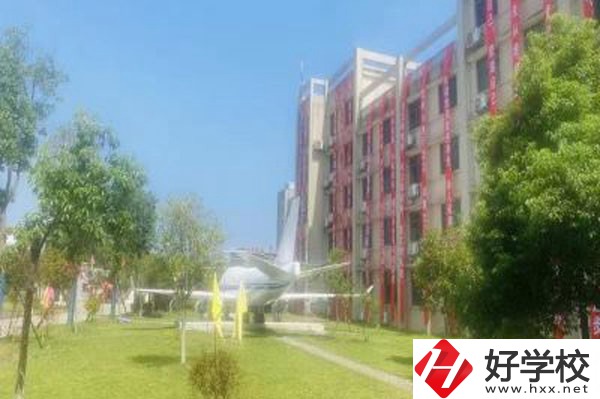 長沙經貿職業中專學校教學樓