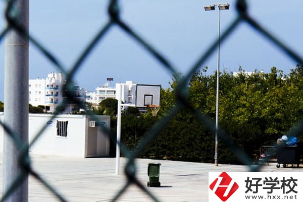 湖南省經濟貿易職業中專學校好不好？宿舍怎么樣？