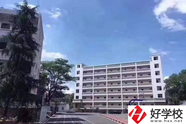冷水江工業中等專業學校辦學特色有什么?在哪里?