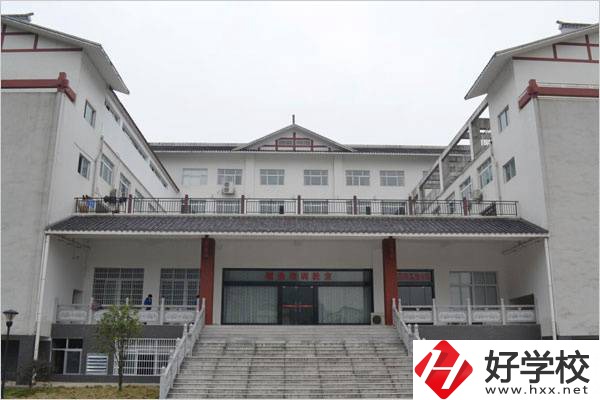 湖南學旅游專業有就業前景嗎？有哪些學?？梢酝扑]？