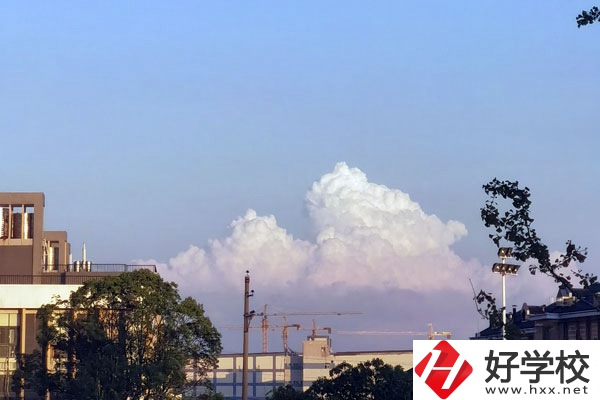 株洲鐵路機電職業技術學校怎么樣？是公立的還是私立的？