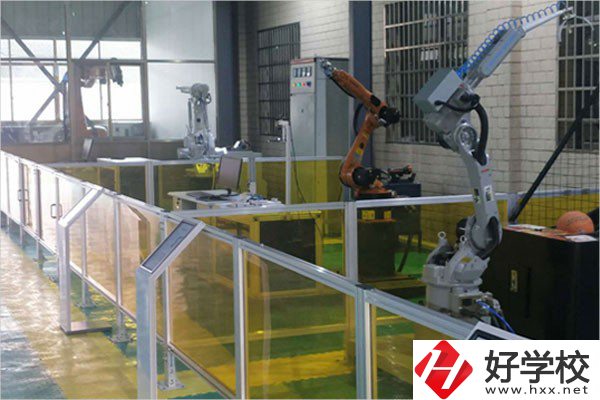 衡陽工業技工學校實訓室