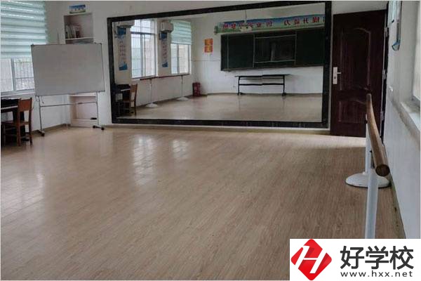 岳陽縣新科職業技術學校舞蹈室