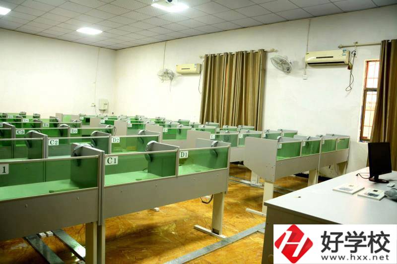 邵陽騰爵職業中專學校實訓室