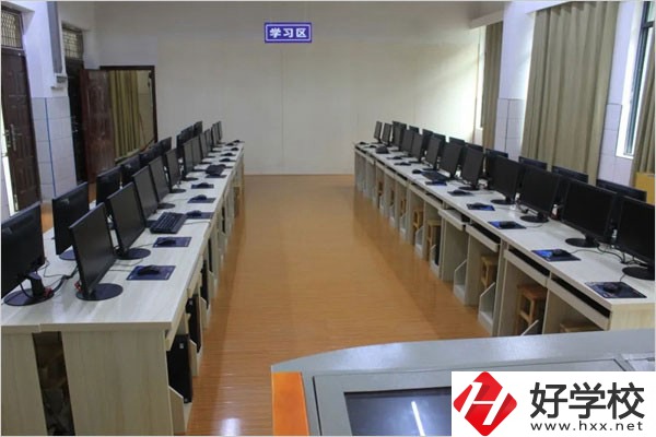 通道侗族自治縣職業技術學校實訓室