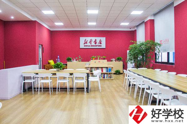 湖南工業貿易學校有哪些熱門專業，師資力量如何？