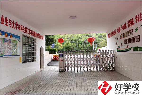 郴州科龍職業技術學校大門
