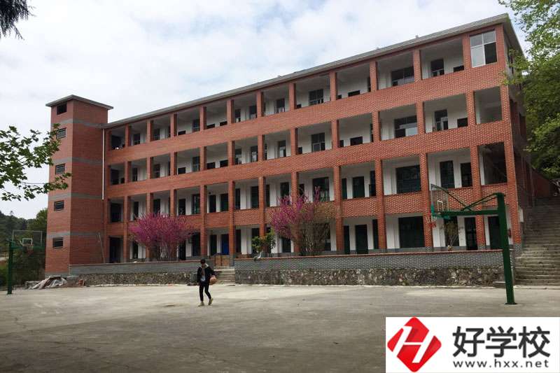 湖南湘西涉外經濟職業學校收費貴不貴？值得報考嗎？
