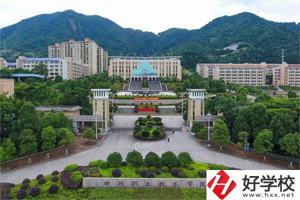 郴州職業技術學院大門