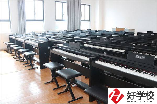 長沙華中涉外職業高中實訓室