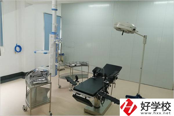 衡陽市瀟湘衛生中專專業學校實訓室