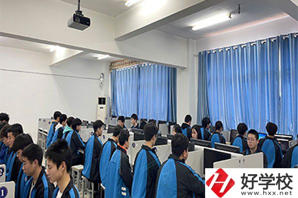 岳陽市網絡工程職業學校實訓室