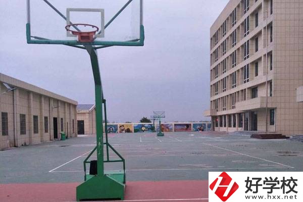 岳陽市江南通信職業技術學校有什么專業?可以留學嗎?