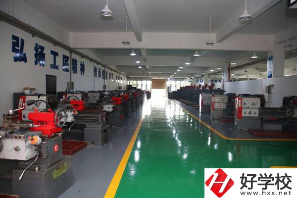 寧鄉市職業中專學校實訓室