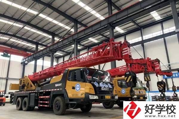 長沙市中遠職業中專學校實訓室