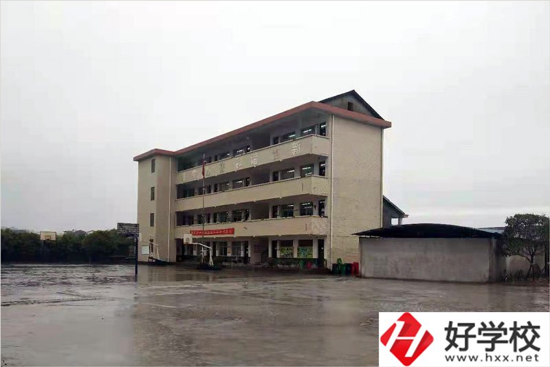 張家界僑輝技術學校宿舍情況怎樣？值不值得報？