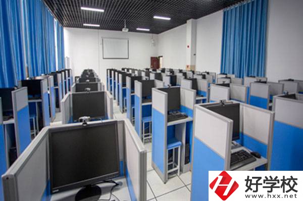 湘鄉市第一職業中等專業學校實訓室