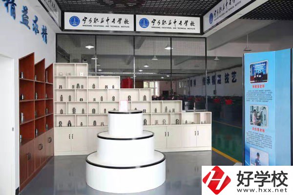 寧鄉縣職業中專學校錄取線是多少？學費標準是多少？