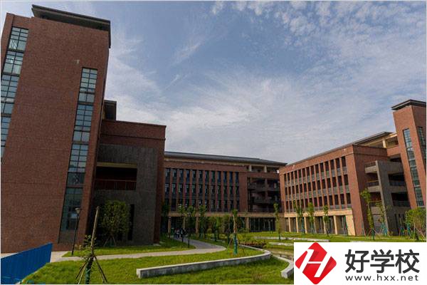 常德財經中等專業學校教學樓