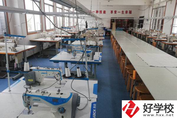 安鄉縣職業中專學校實訓室