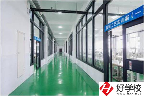 湖南省隆回縣職業中等專業學校實訓室