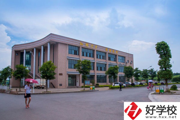 寧鄉市職業中專學校的師資力量如何？有辦學優勢嗎？