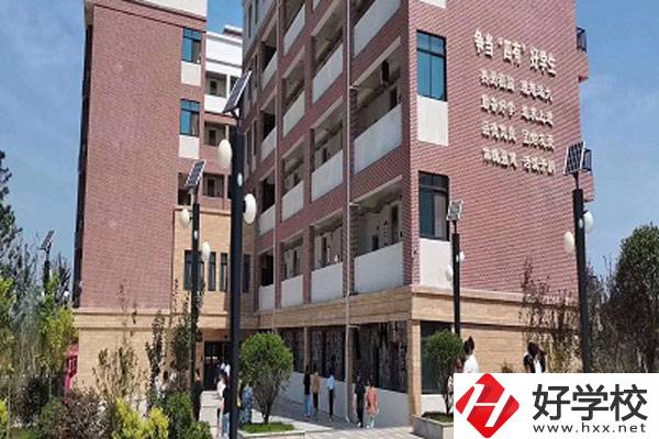 瀏陽市中協高新科技學校宿舍環境以及食堂環境怎么樣？