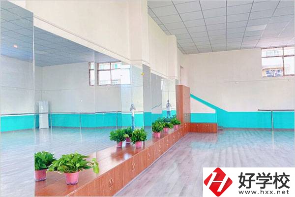 婁底市藝術職業學校實訓室
