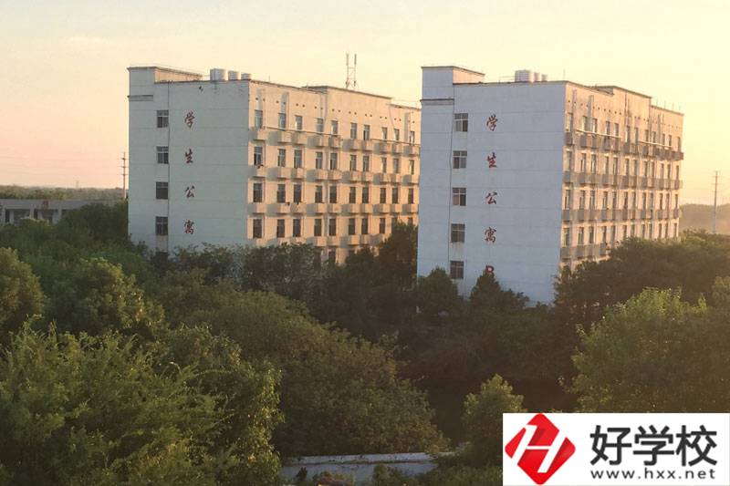 湘潭科旺電腦職業中專的設施和管理怎么樣？