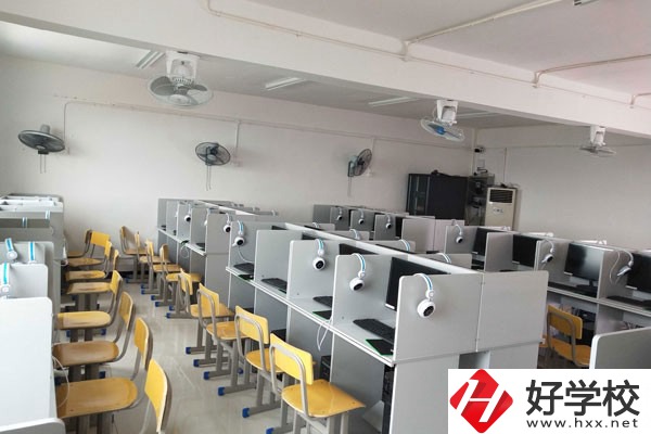 湘潭財經職業技術學校實訓室