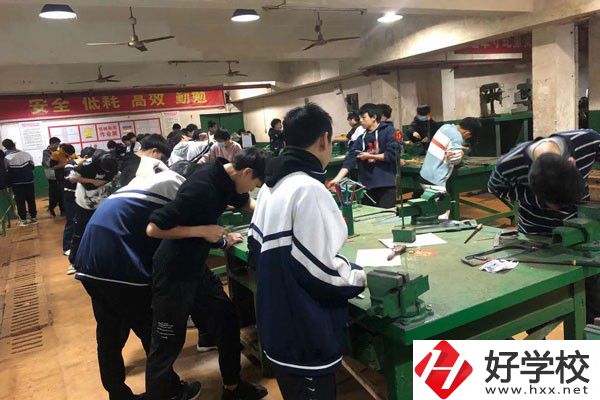 湘潭縣就業職業技術學校實訓室