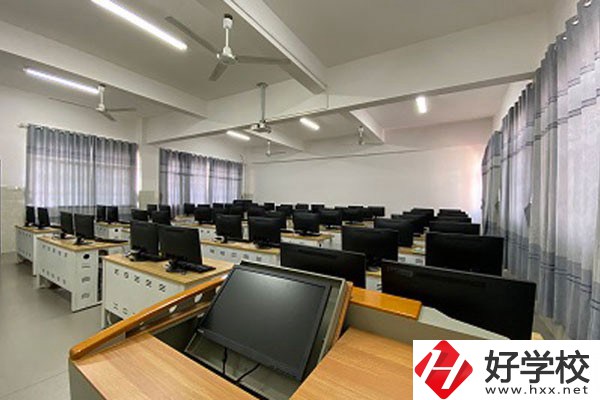 宜章縣中等職業技術學校實訓室