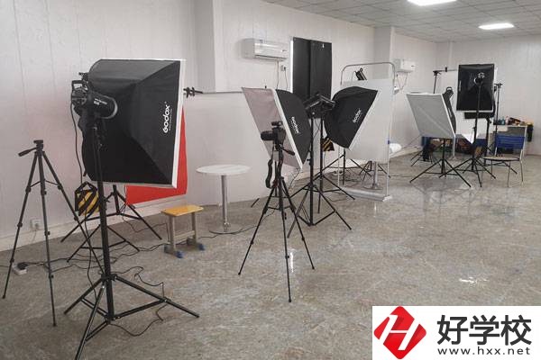 邵陽市中南科技職業學校實訓室
