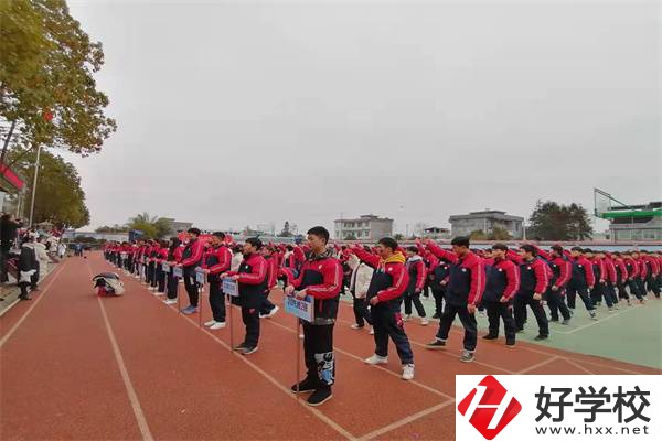 龍山縣第一職業中學學生