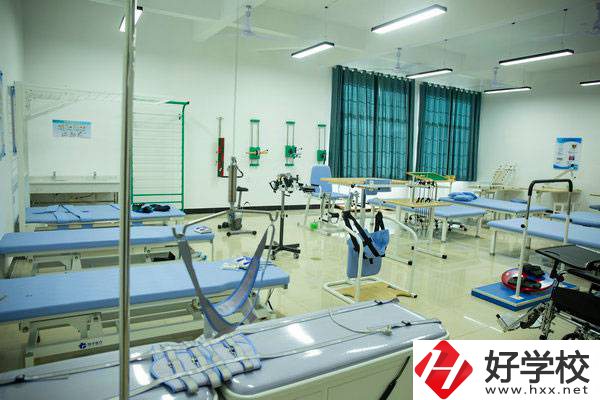 長沙華中醫衛科技中等職業學校實訓室