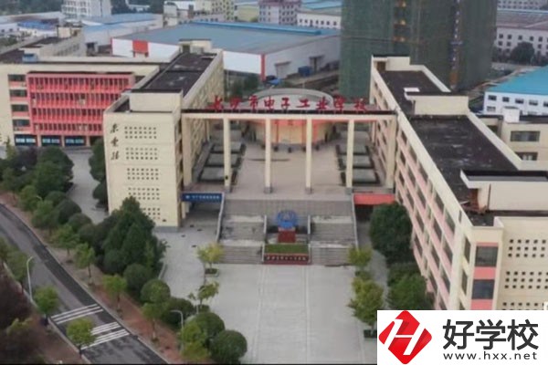 長沙電子工業學校大門
