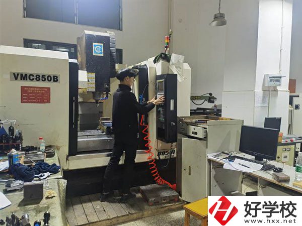 湘北職業中專學校實訓室