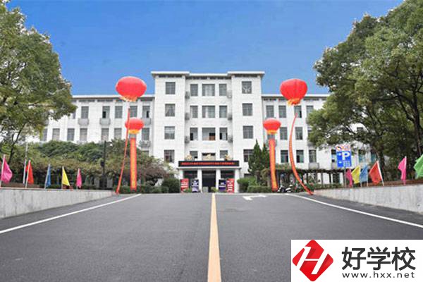 湘潭鋼鐵集團有限公司職業中等專業學校大門