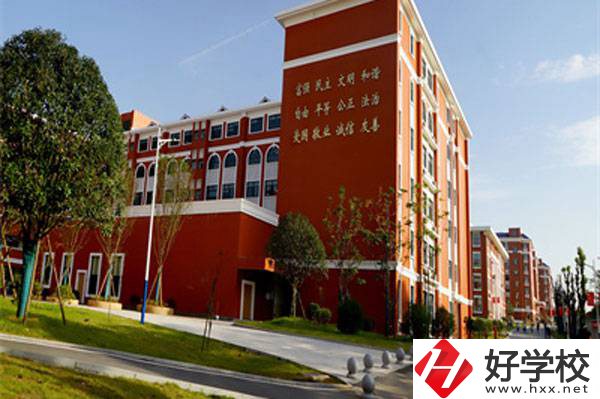 湖南醫藥職業中等專業學校的招生專業有哪些？學費貴不貴？
