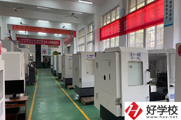 湖南省工業貿易學校實訓室