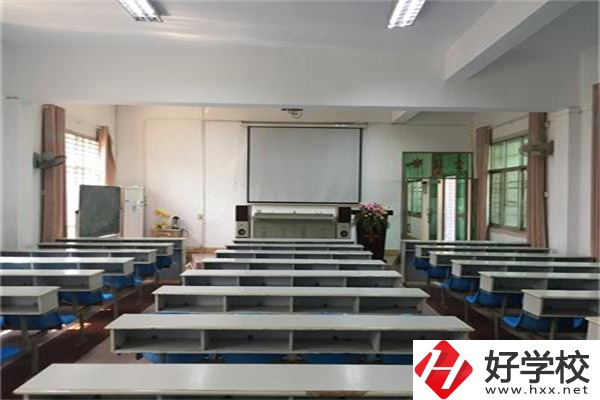 株洲市德才職業技術學校是公辦還是民辦？學費是多少？