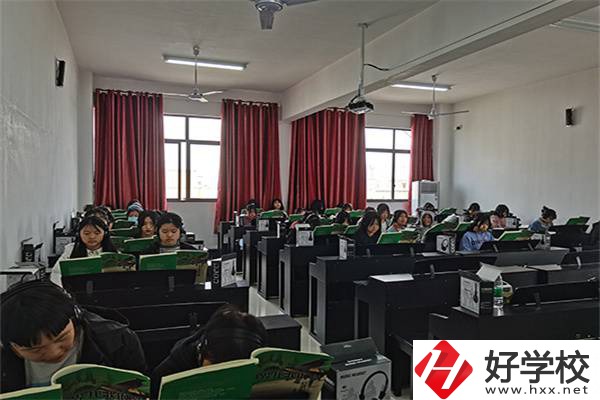 懷化市城南職校有美術專業嗎？