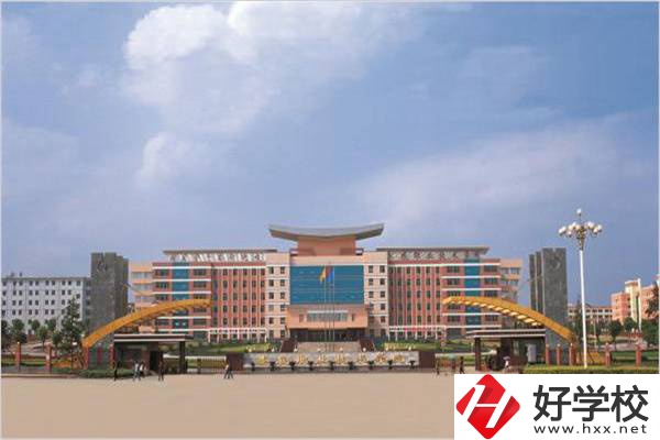 婁底職業技術學院大門