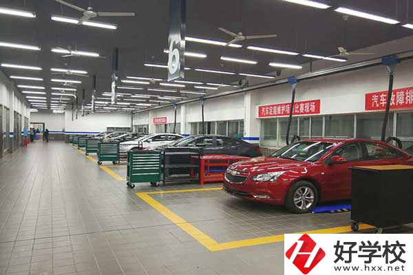 長沙汽車工業學校實訓室